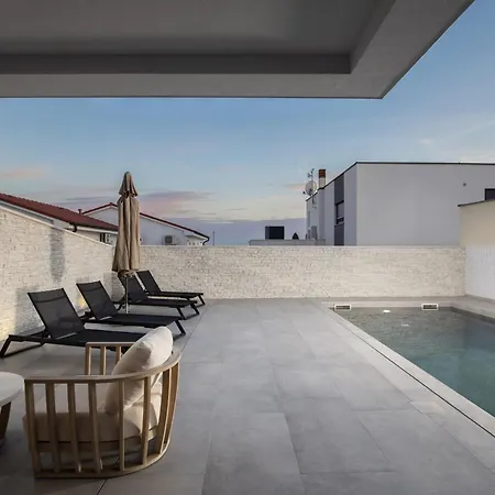 2-bedroom With Private Pool In Villa Pula