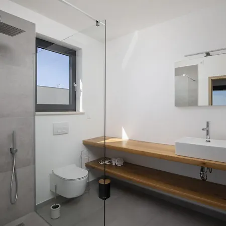 2-bedroom With Private Pool In Pula