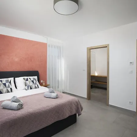 2-bedroom With Private Pool In * Pula