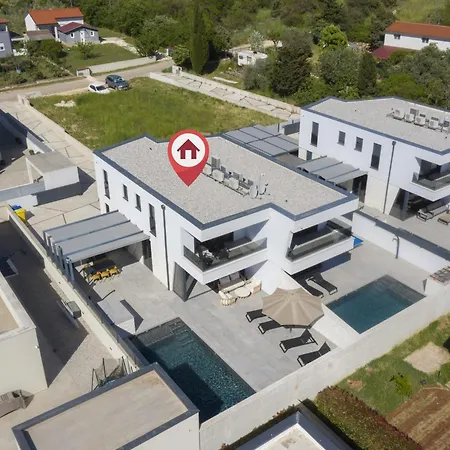 2-bedroom With Private Pool In * Pula