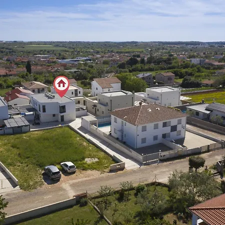 2-bedroom With Private Pool In Pula